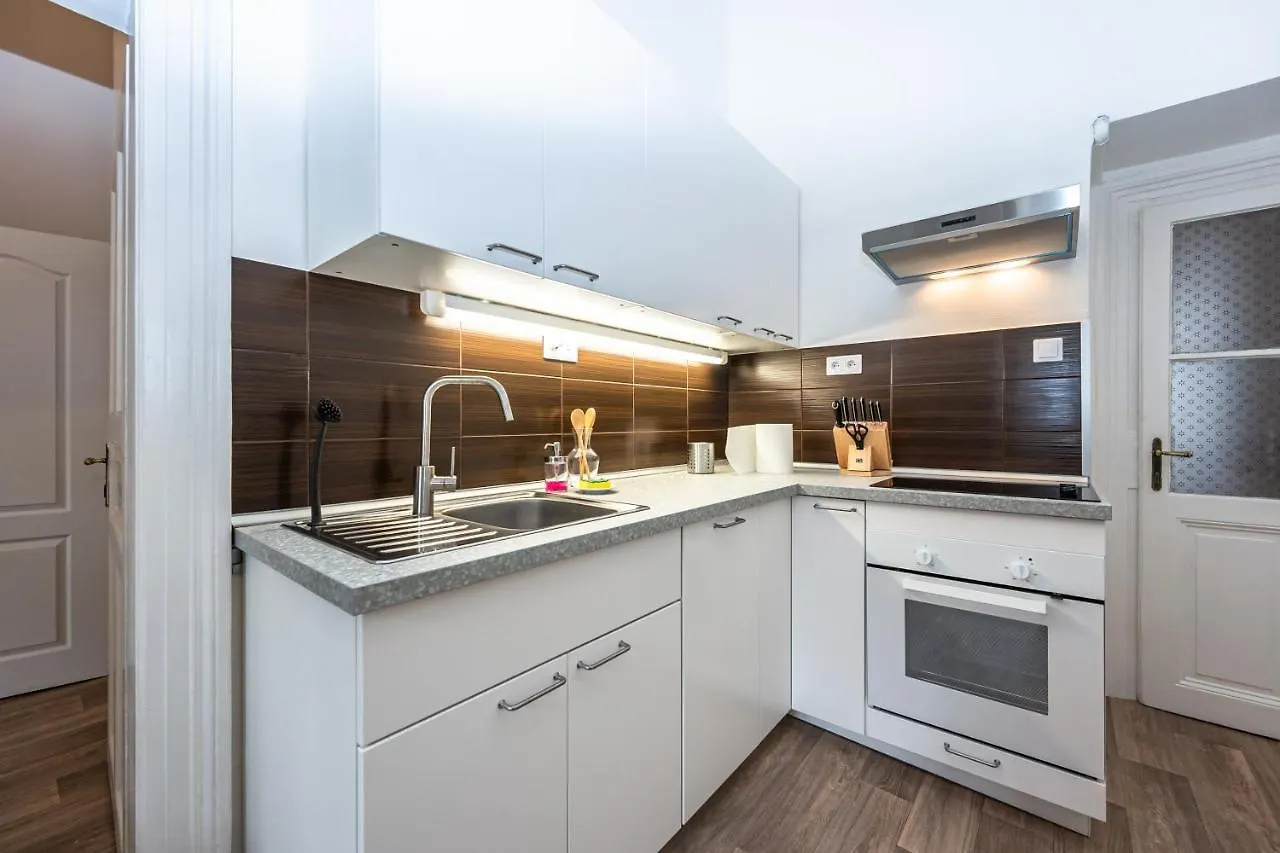 New Town Central Apartment Praga